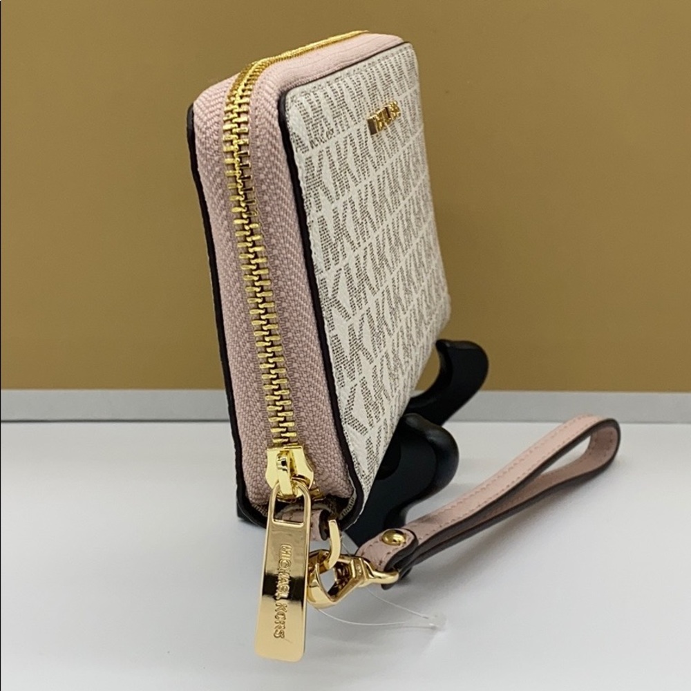 MICHAEL KORS LARGE FLAT MF PHONE CASE POWDER BLUSH - Picture 7 of 16